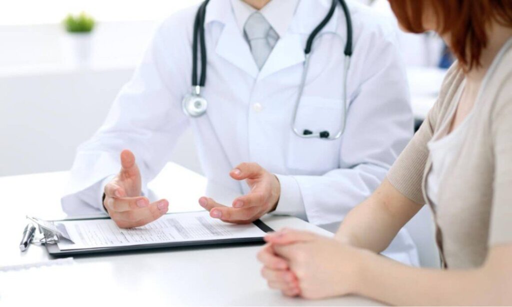 Patient receiving a consultation from a doctor.